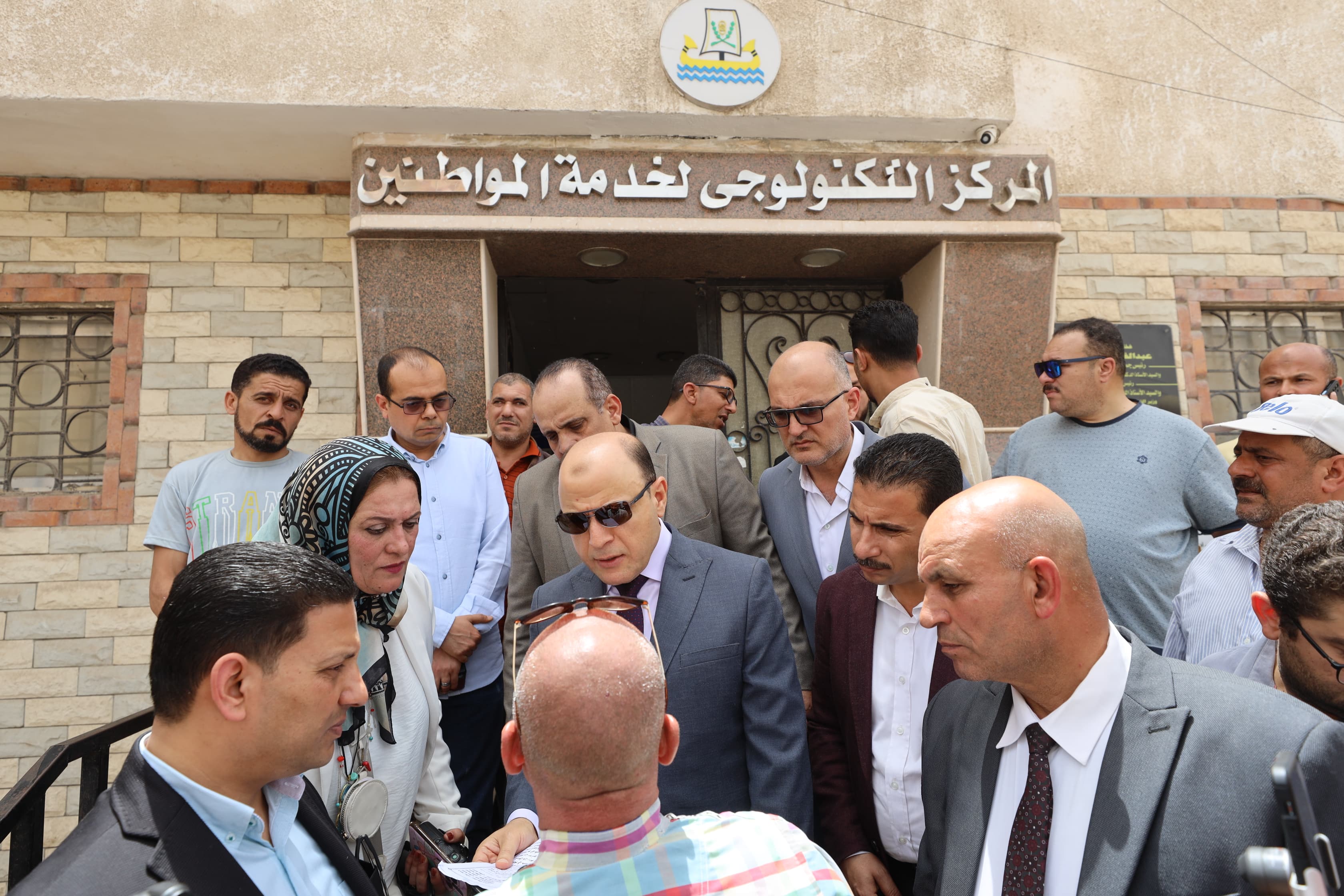 محافظ كفر الشيخ يناقش المواطنين في مطالبهم محافظ كفر الشيخ يناقش المواطنين في مطالبهم