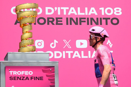 سباق إيطاليا للدراجات (6)