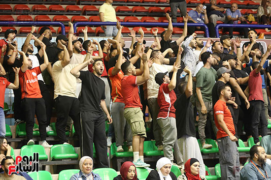 جماهير الأهلي تؤازر الفريق جماهير الأهلي تؤازر الفريق