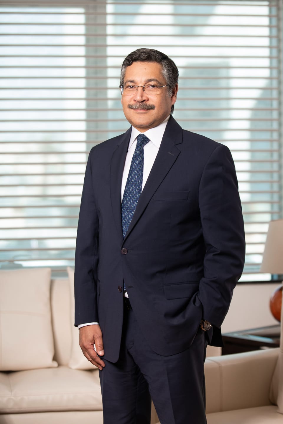 حسن غانم الرئيس التنفيذي العضو المنتدب لبنك التعمير والإسكان (2)