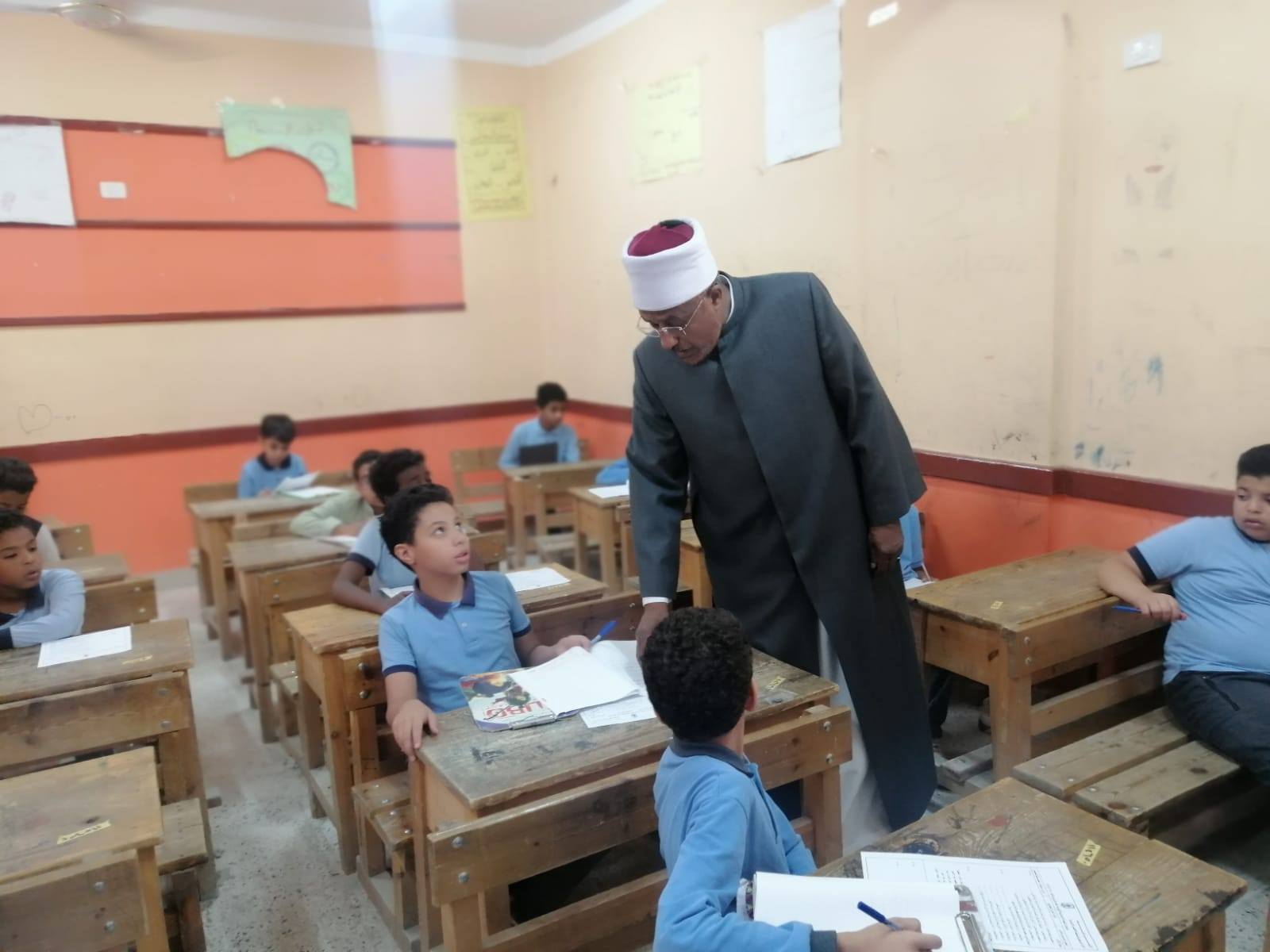 جولة على انتظام لجان امتحانات الشهادات الإبتدائية والإعدادية الأزهرية