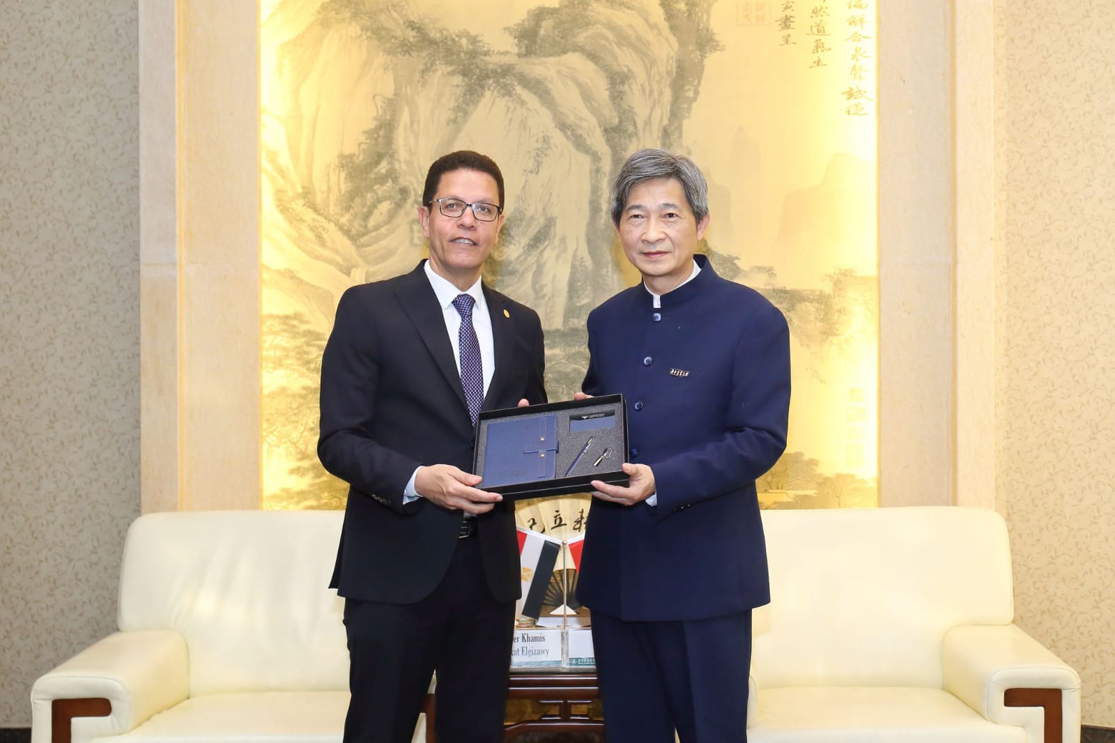 تكريم رئيس جامعة بنها