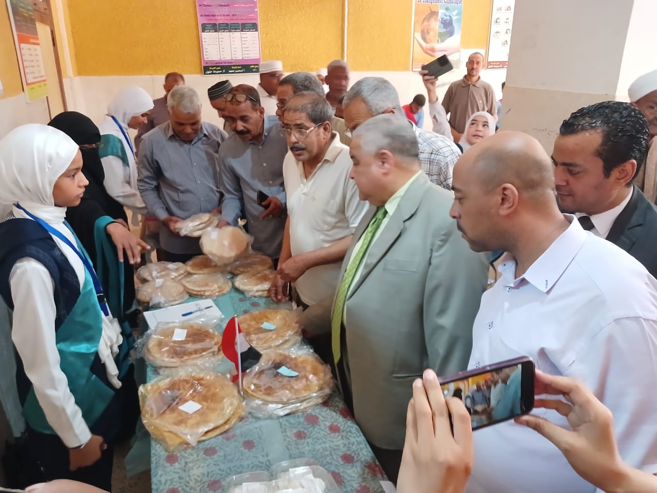 معرض الأنامل الذهبية للمنتجات الدراسية في إدارة الزينية التعليمية