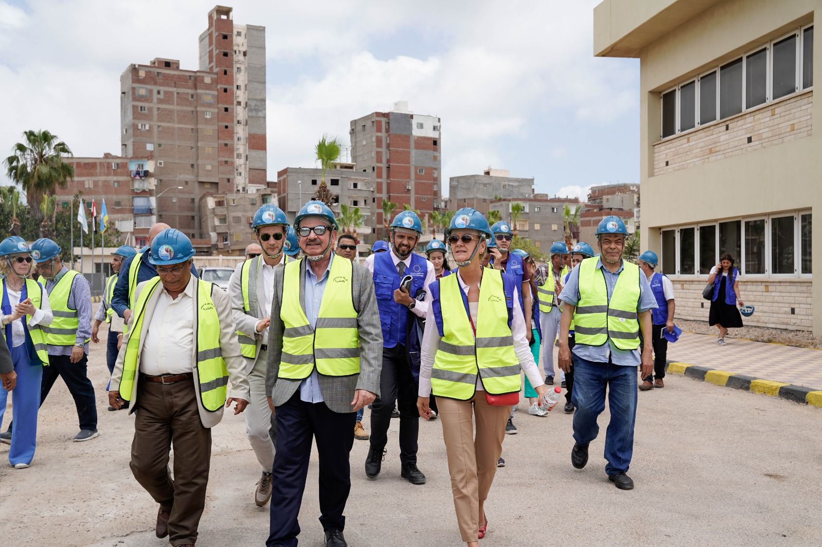 السفيرة أنجلينا إيخهورست تتفقد محطة المعالجة السفيرة أنجلينا إيخهورست تتفقد محطة المعالجة