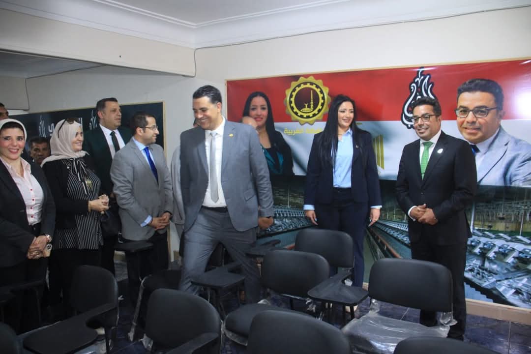 قيادات حزب الوعي بالمقر الجديد