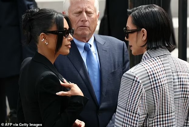 كيم تستعد لدخول المحكمة