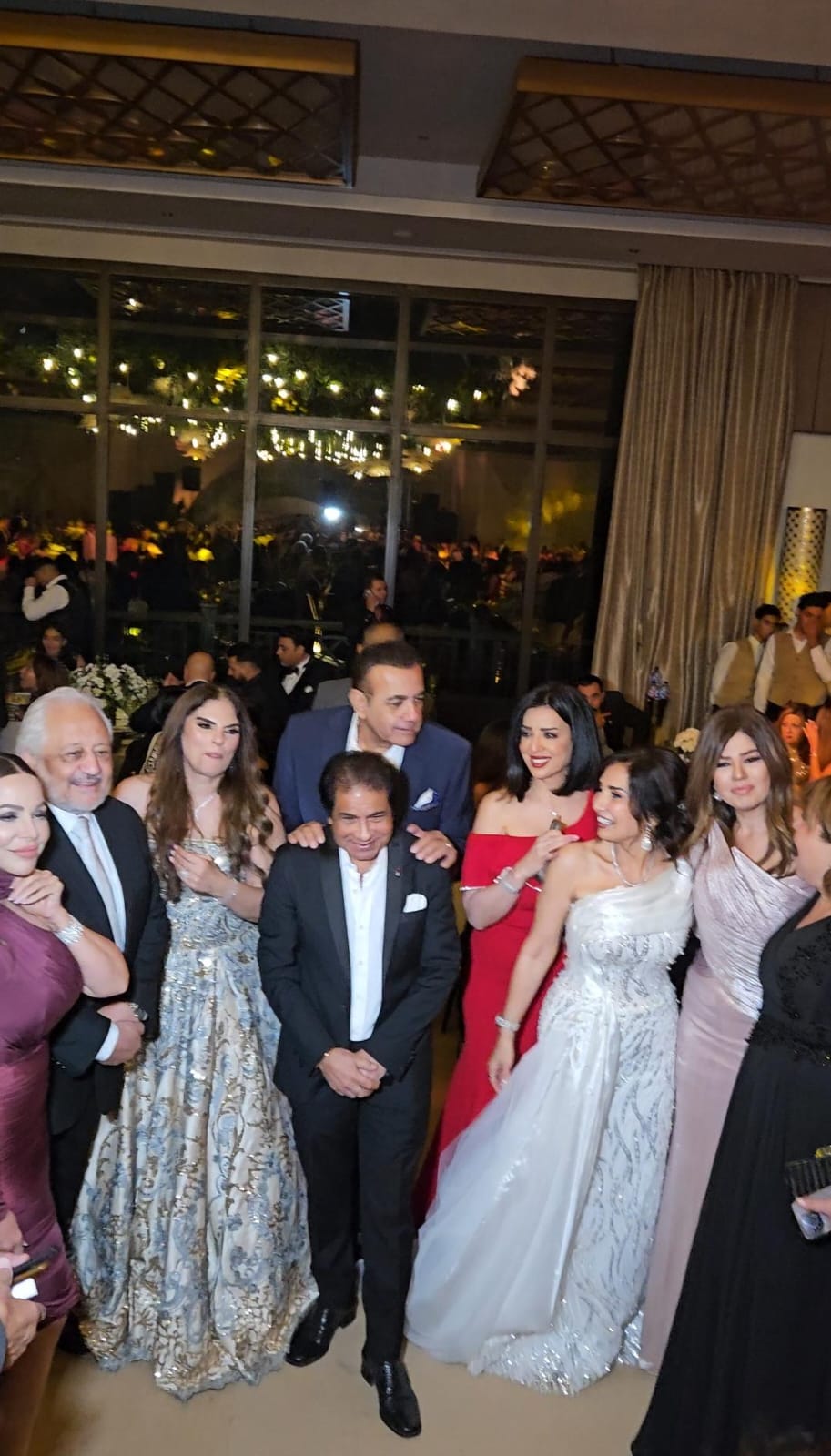 خالد زكي ورانيا فريد شوقي ومنال سلامة ووئام مجدي في حفل زفاف ابن أمل رزق (1)