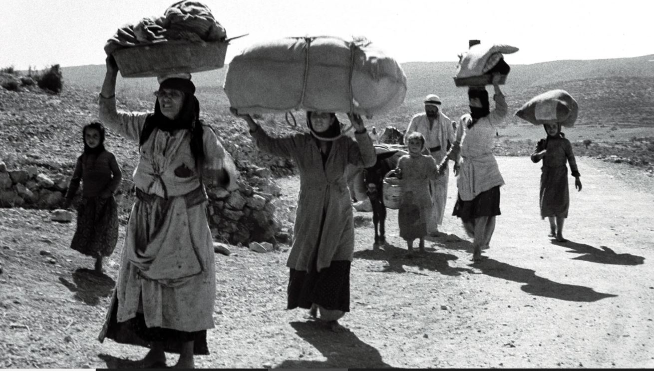 نساء فلسطينيات على طريق التهجير