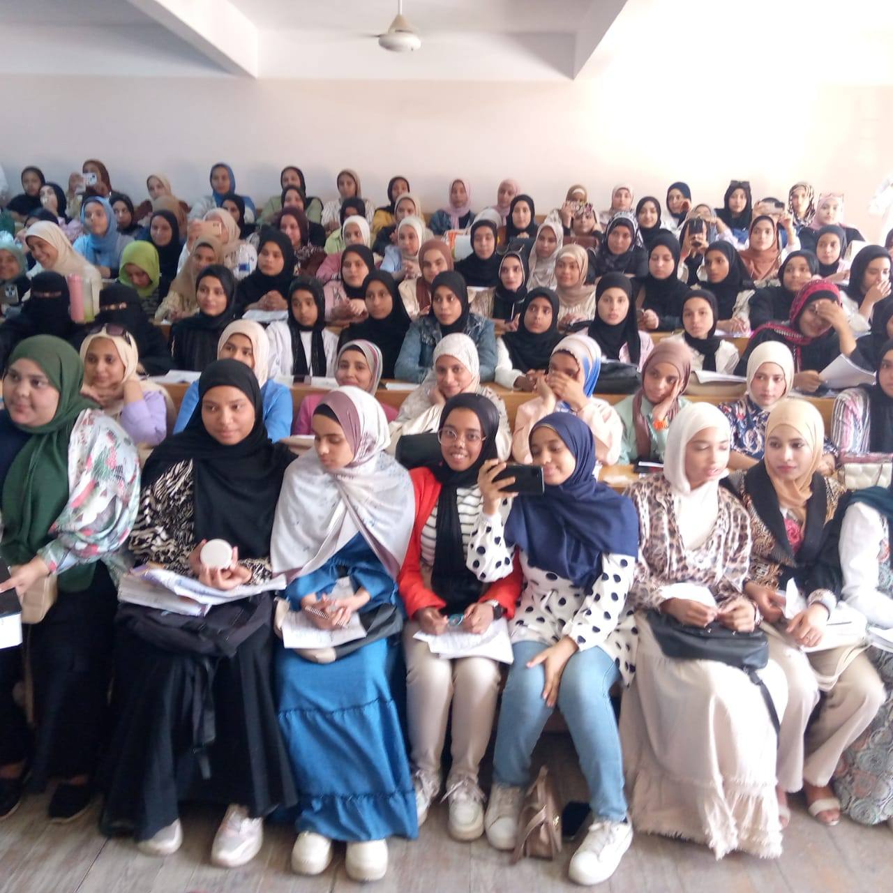 إنطلاق قوافل المراجعة النهائية لطلاب التعليم الفني بالأقصر إنطلاق قوافل المراجعة النهائية لطلاب التعليم الفني بالأقصر