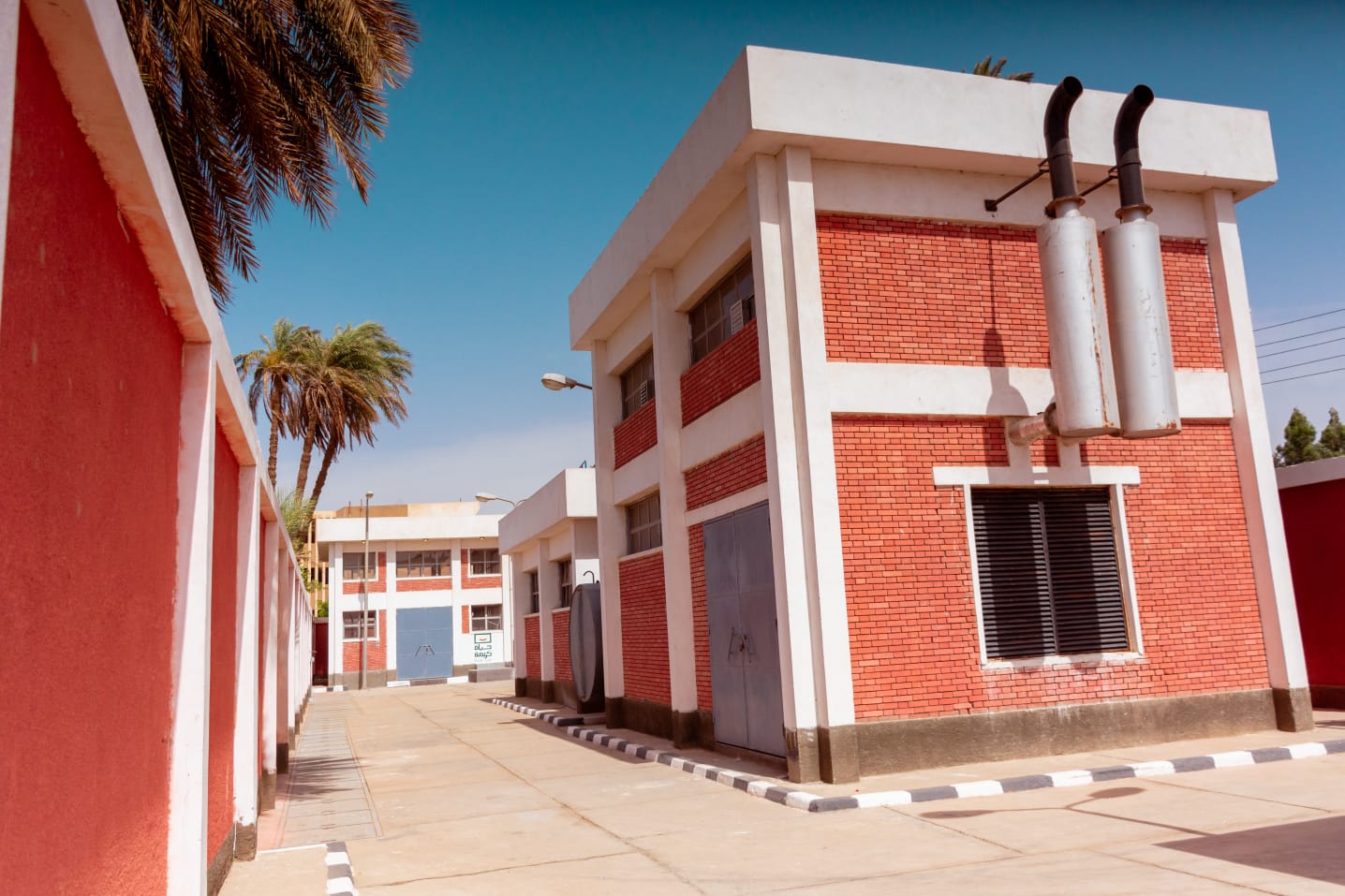 محطة من الداخل (1)