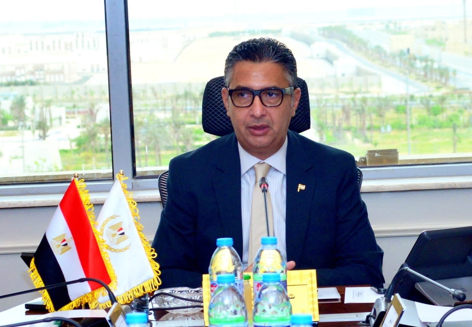 الدكتور شريف فاروق وزير التموين خلال ترأس الاجتماع