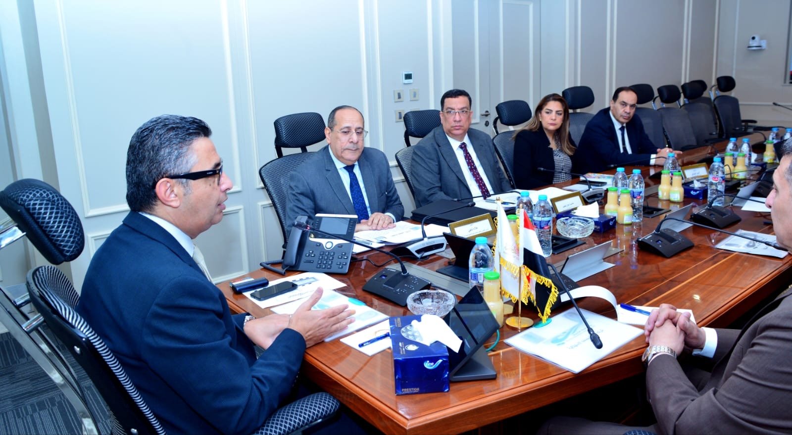 الدكتور شريف فاروق وزير التموين خلال ترأس الاجتماع