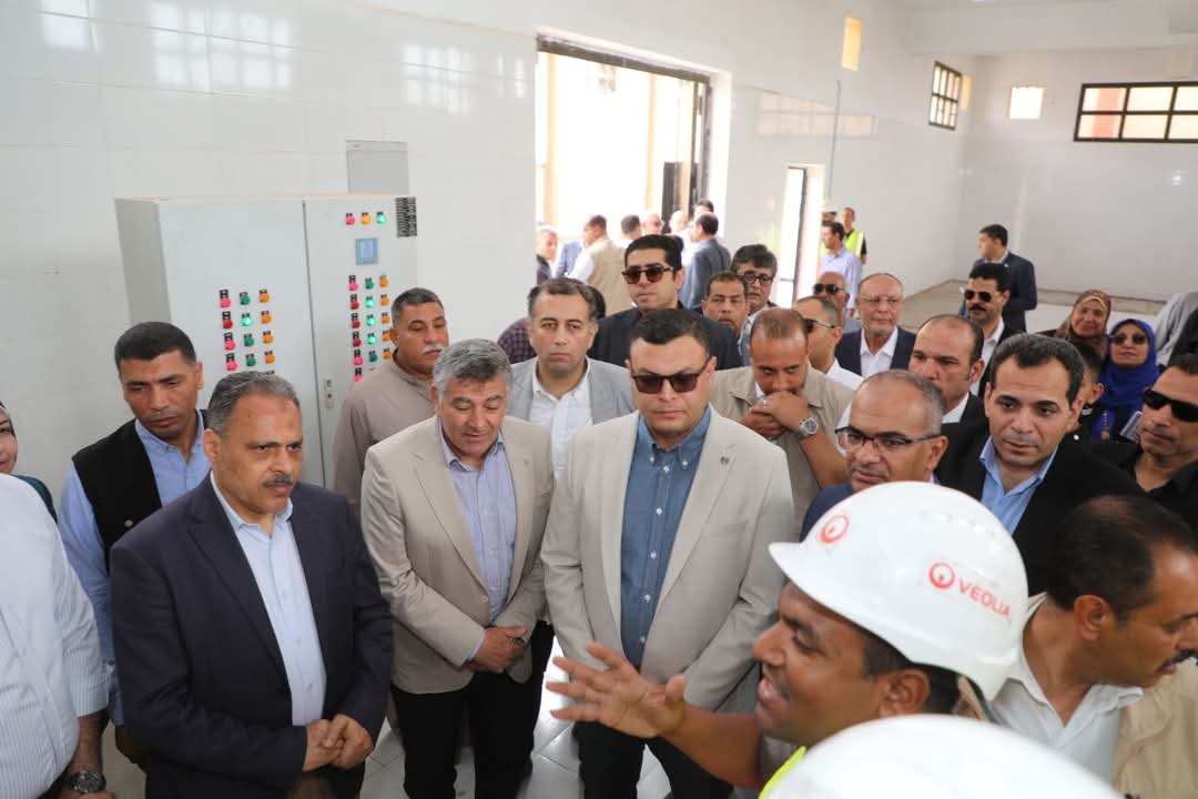 وزير الإسكان يتفقد محطة الصرف وزير الإسكان يتفقد محطة الصرف