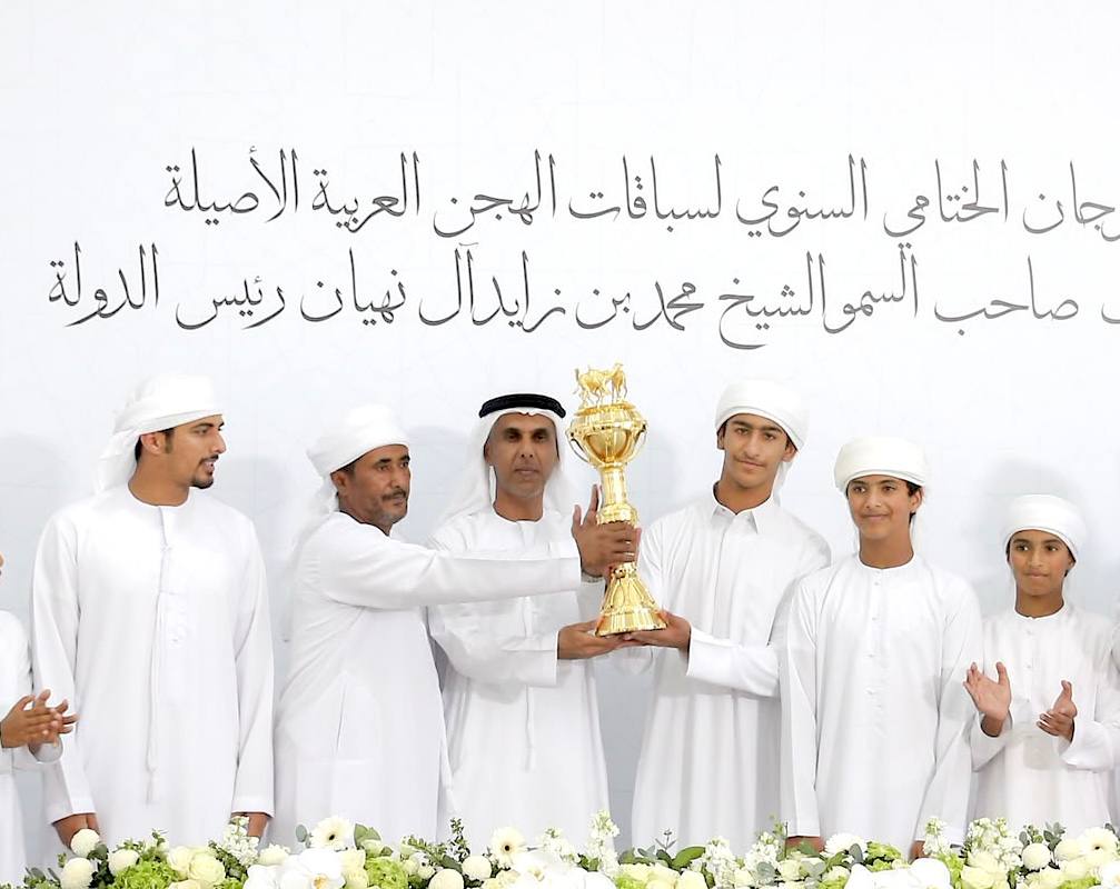 تكريم ملاك الهجن الفائزة
