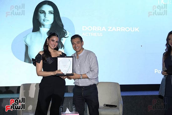 تكريم الفنانة درة تكريم الفنانة درة