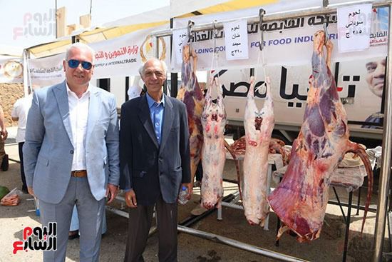 طرح منتجات اللحوم الطازجة والمجمدة بسوق اليوم الواحد بمدينة نصر