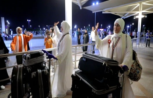 مغادرة الحجاج مطار القاهرة مغادرة الحجاج مطار القاهرة