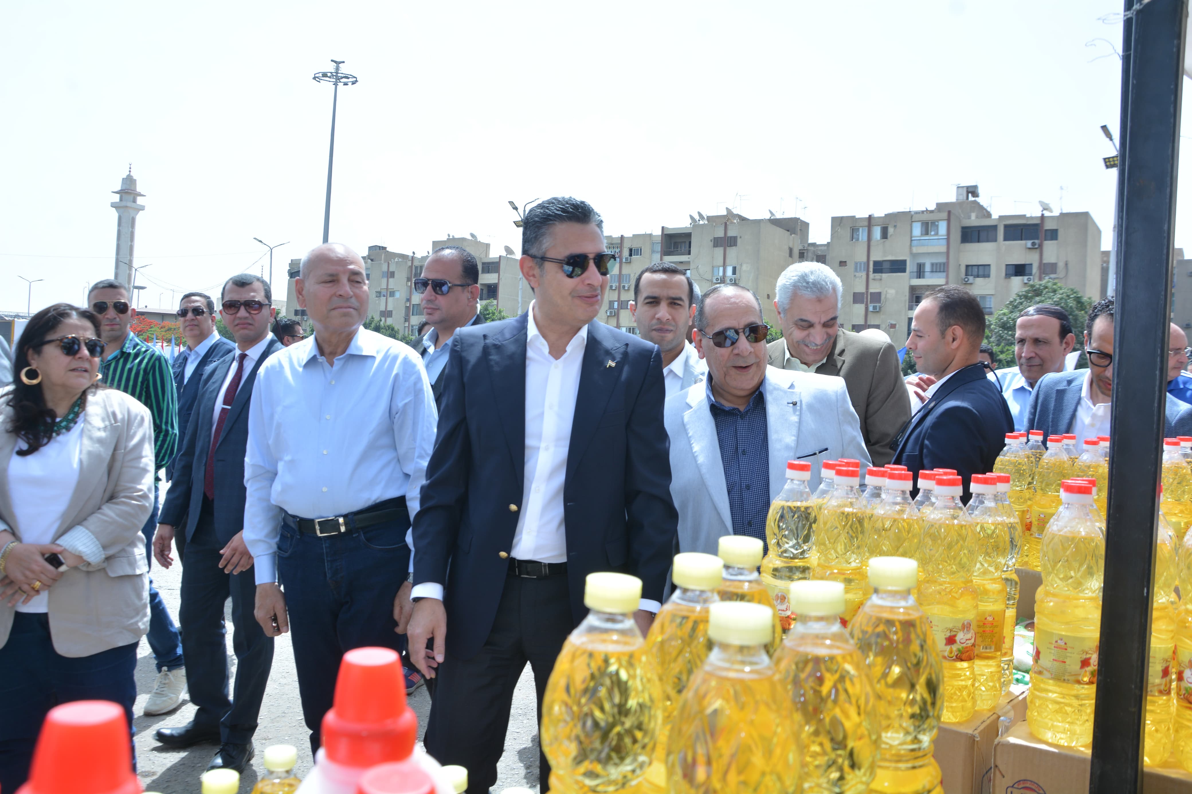 جولة وزير التموين ومحافظ القاهرة بأسواق اليوم الواحد