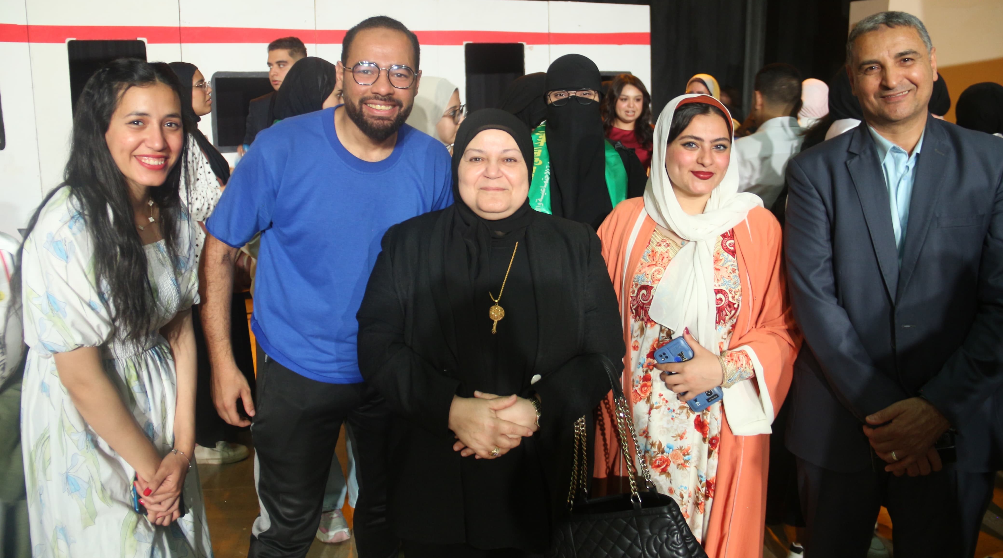 عميد ووكيل المعهد