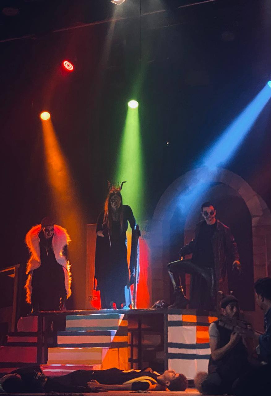 العرض المسرحي زمكان