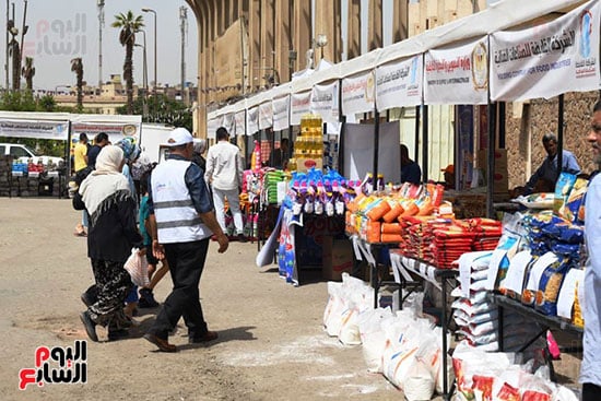 المنتجات الغذائية داخل السوق المنتجات الغذائية داخل السوق