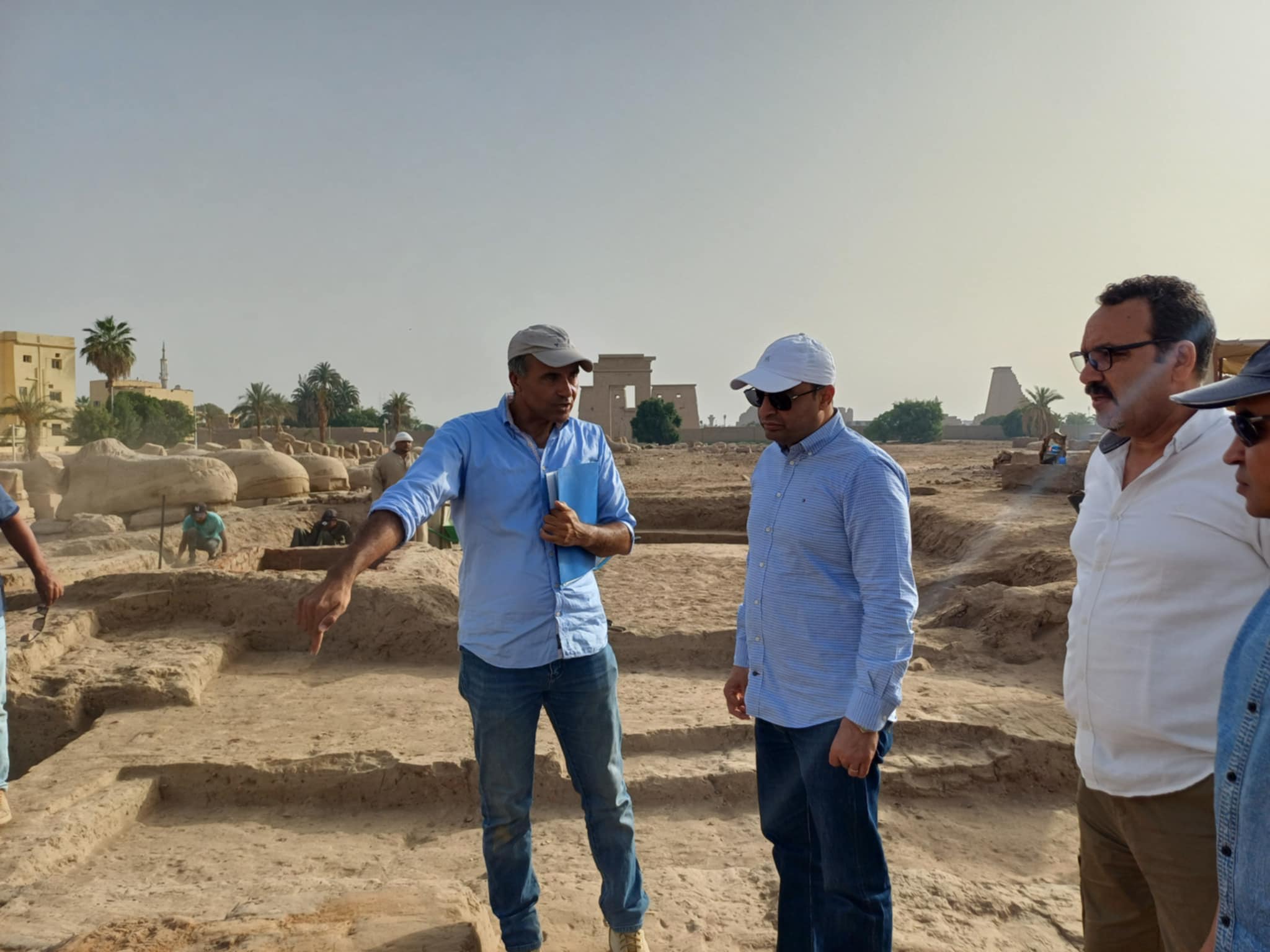 شرح العمل فى حفائر منطقة نجع أبو عصبة بالأقصر شرح العمل فى حفائر منطقة نجع أبو عصبة بالأقصر