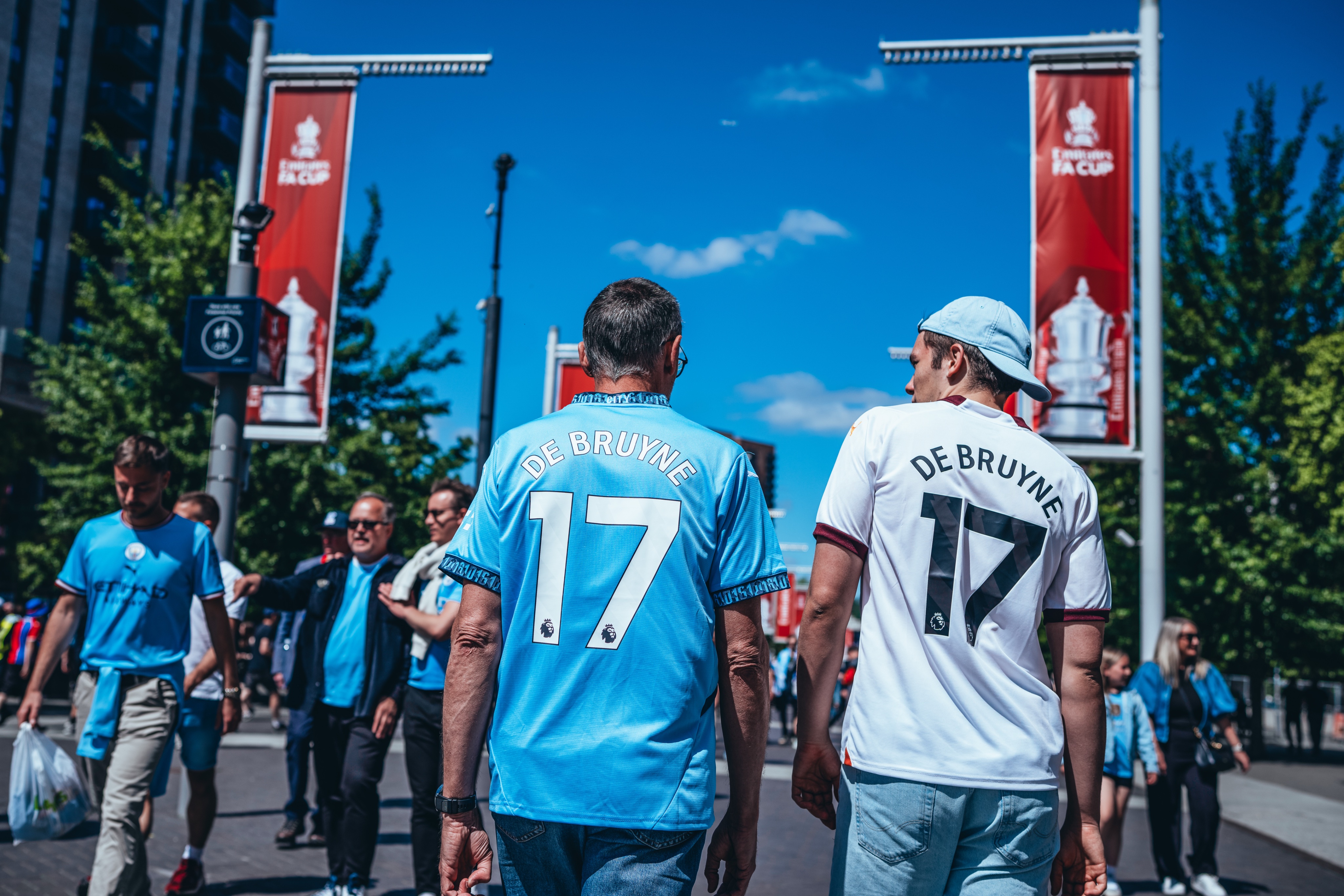 جماهير السيتي تودع دي بروين