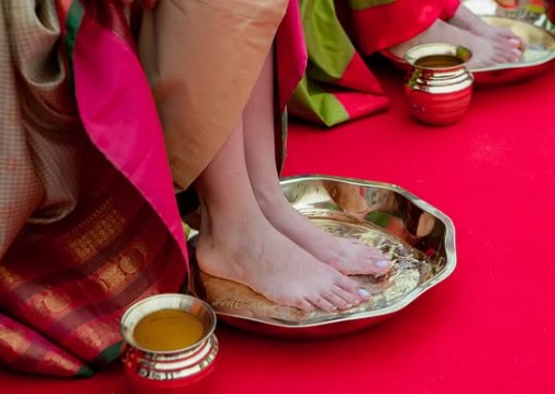 غسل أقدام المنافسات غسل أقدام المنافسات