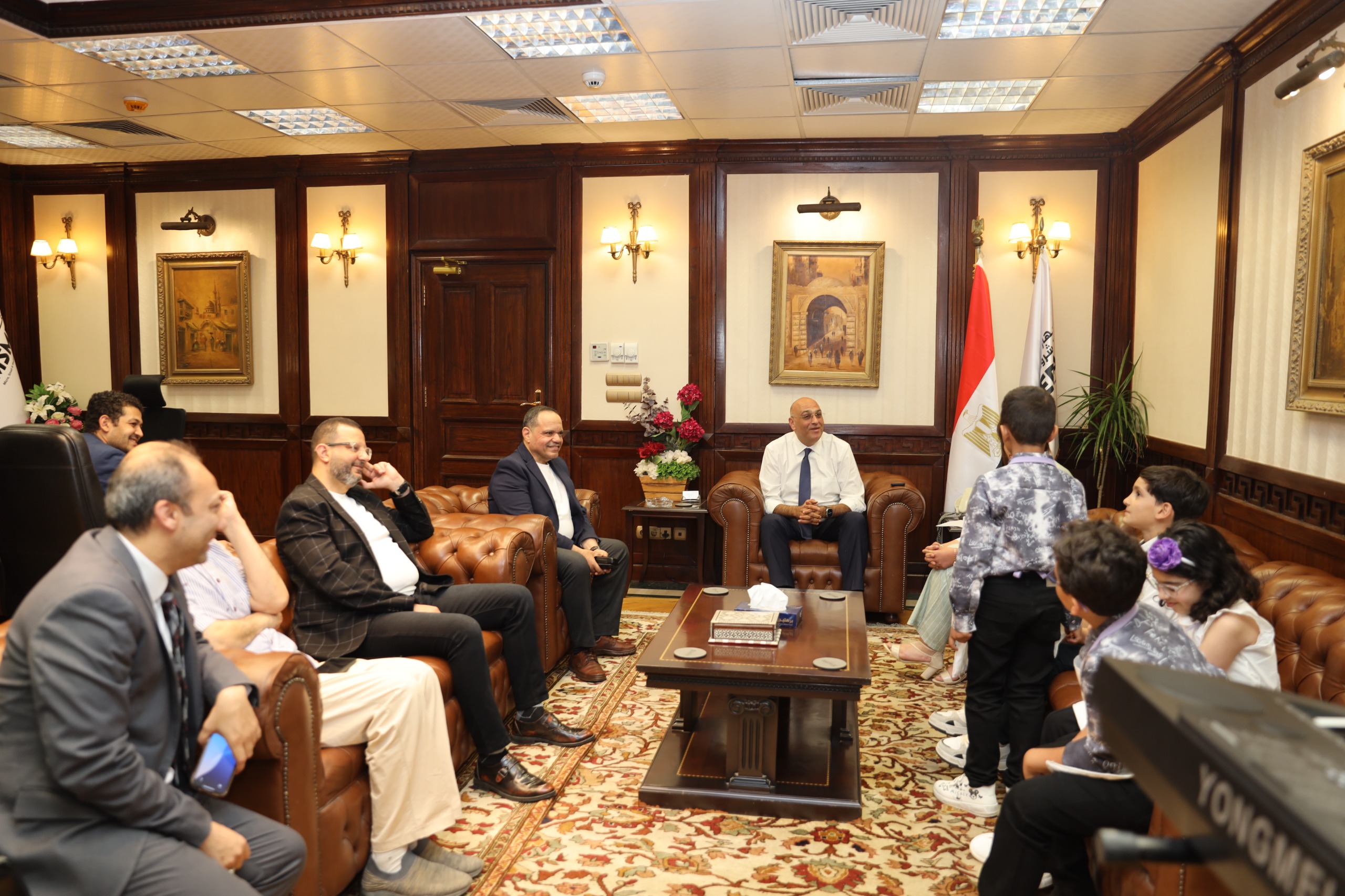 مع المبدعين