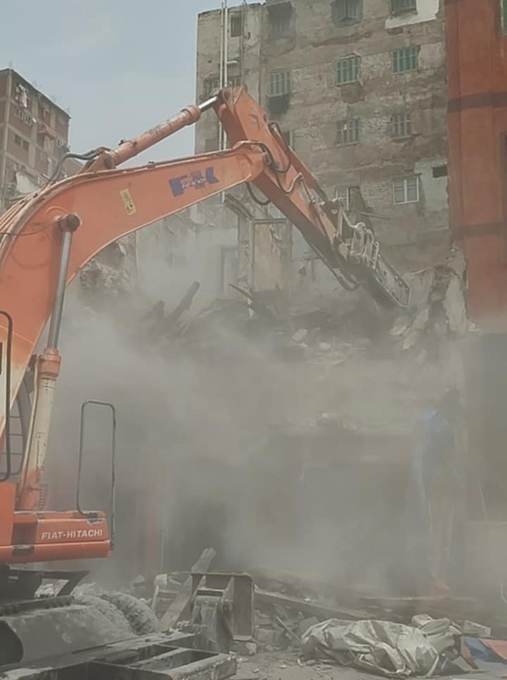 إزالة عقار آيل للسقوط في.  الجمرك بالإسكندرية