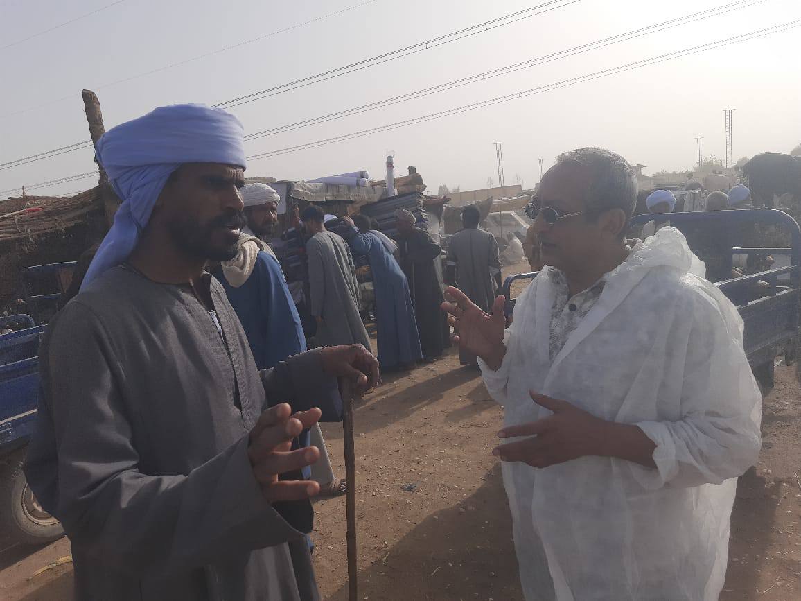 توعية أصحاب الماشية فى الأسواق قبل عيد الأضحى توعية أصحاب الماشية فى الأسواق قبل عيد الأضحى