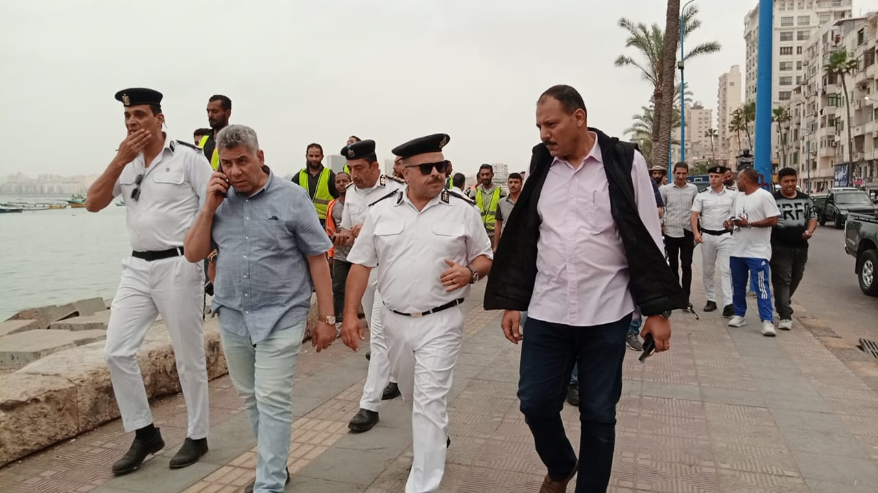 الأجهزة الأمنية والتنفيذية في حملات حي الجمرك بالإسكندرية الأجهزة الأمنية والتنفيذية في حملات حي الجمرك بالإسكندرية