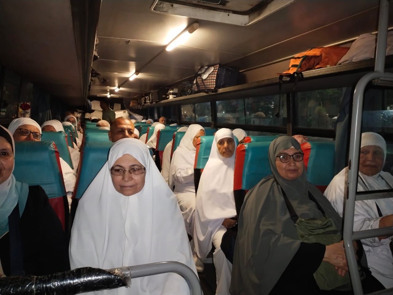 لتلبية داخل الاتوبيسات لتلبية داخل الاتوبيسات
