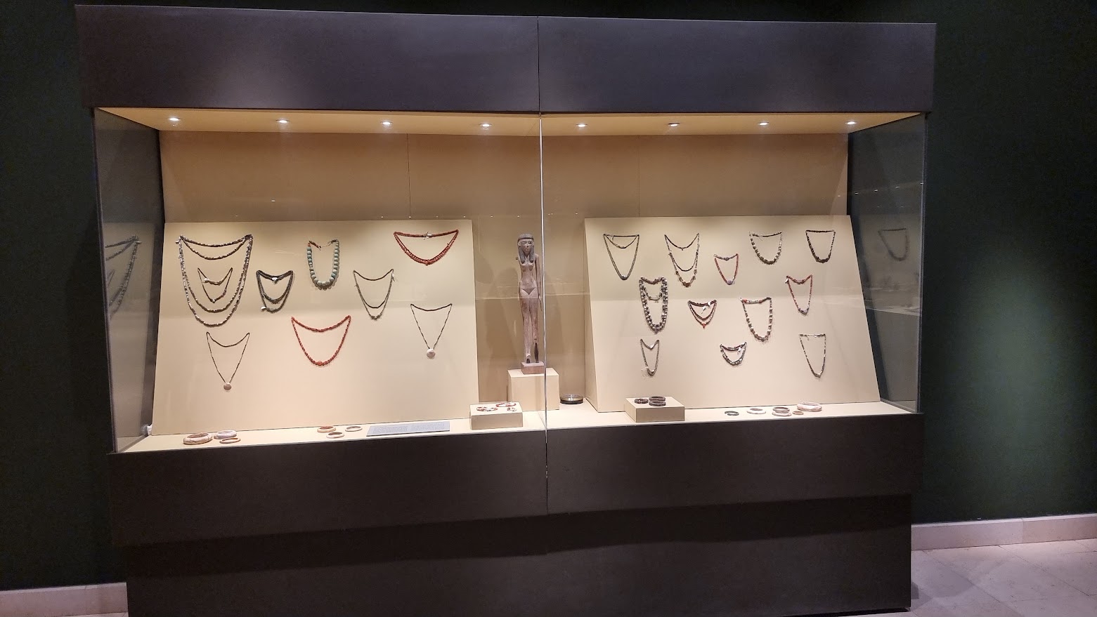 مقتنيات بالمتحف