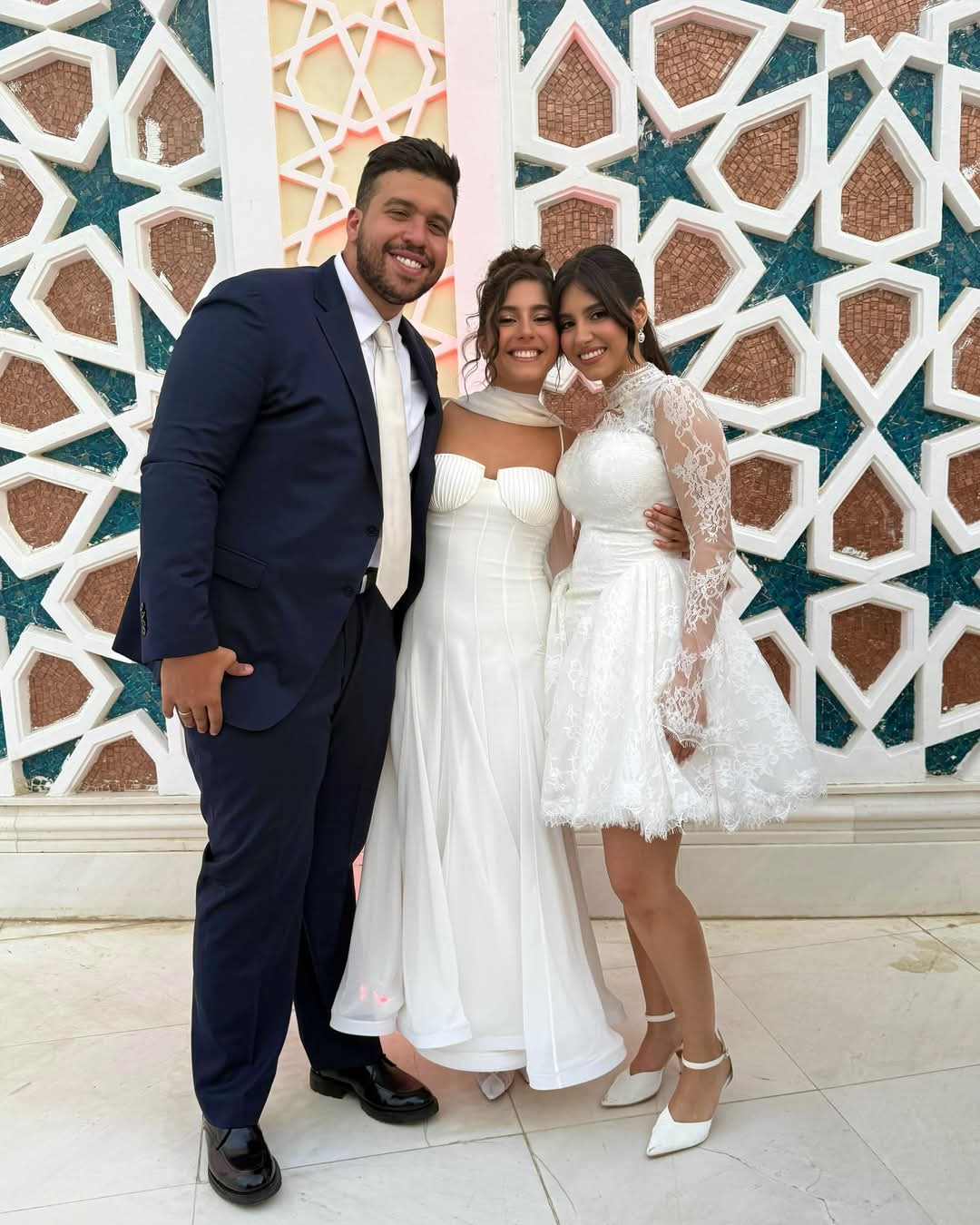 مايان السيد مع العروسين