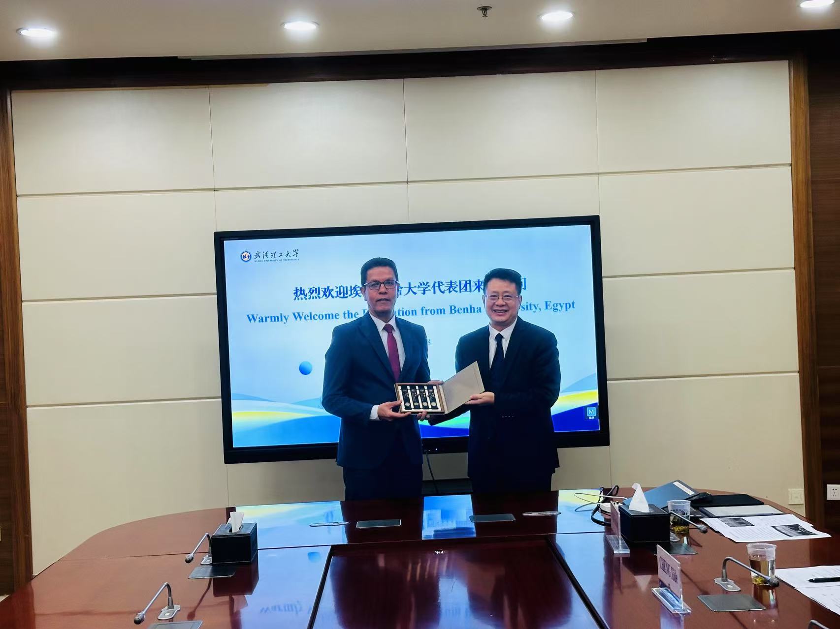 رئيس جامعة بنها خلال الجولة بالصين