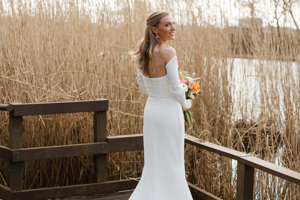 الطبيبة فى حفل زفافها بعد شفاءها من العدوى