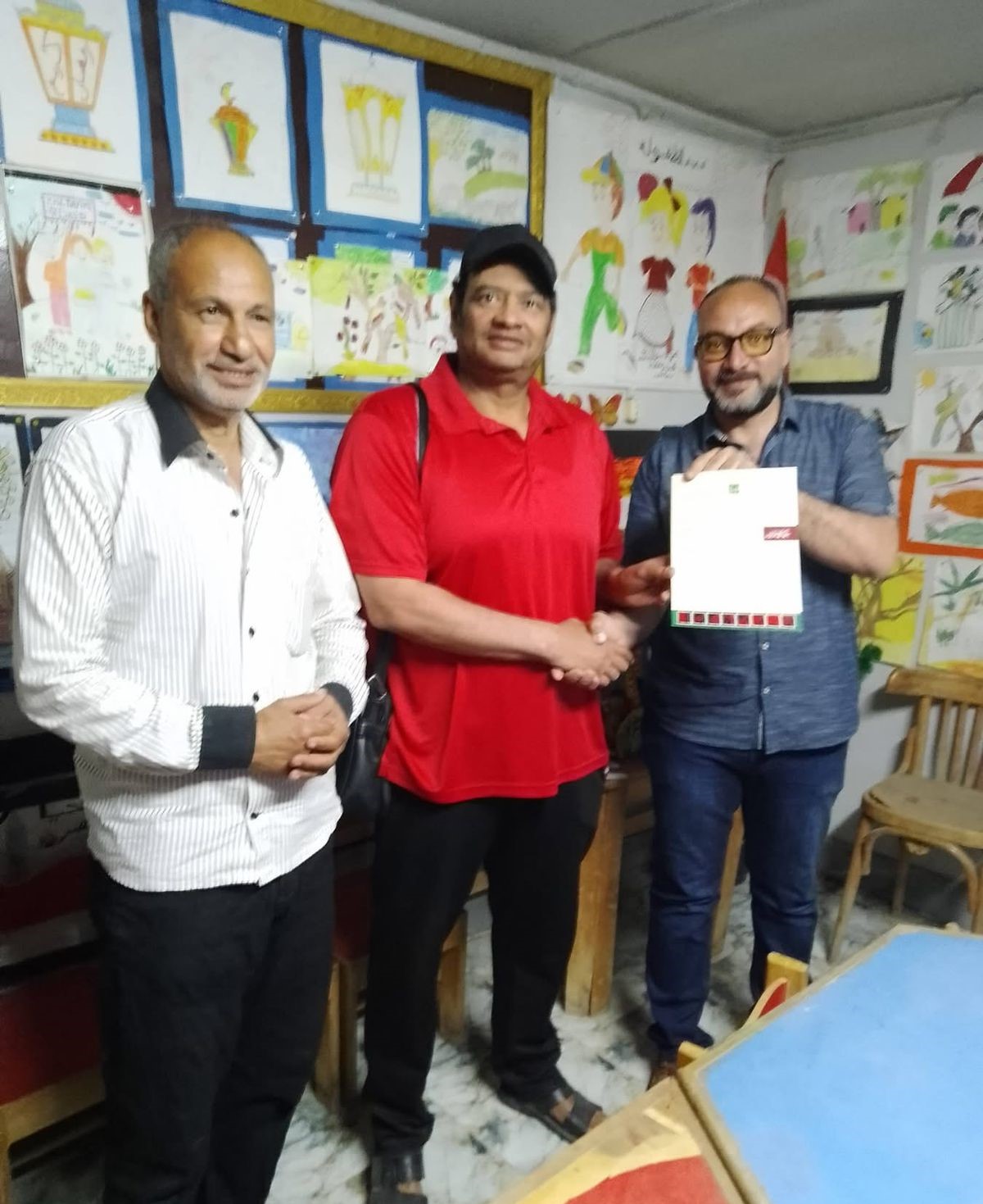 مدير النشاط وعدد من الادباء مدير النشاط وعدد من الادباء