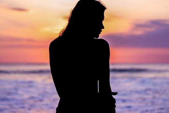 الجلوس على البحر