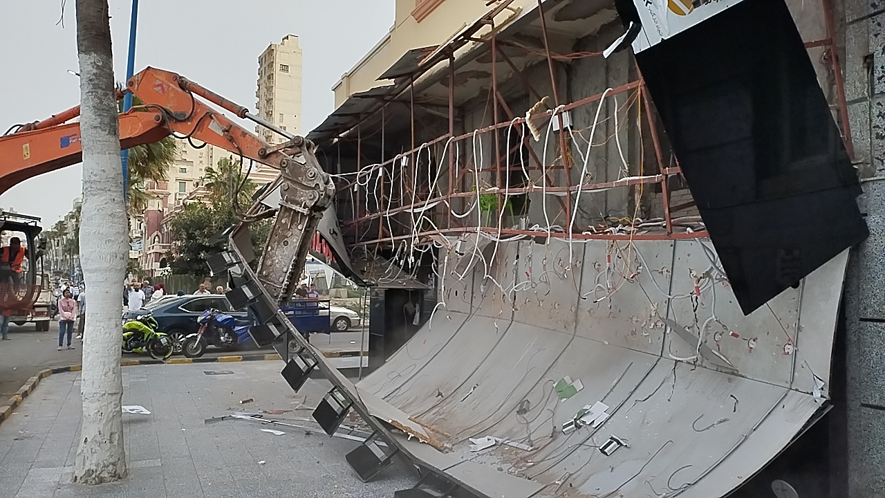 إزالة التعديات المخالفة في حي الجمرك بالإسكندرية إزالة التعديات المخالفة في حي الجمرك بالإسكندرية