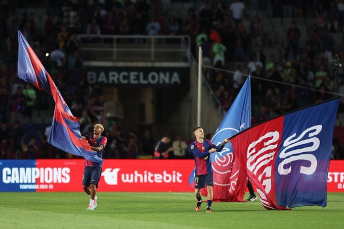 أعلام برشلونة في الاحتفالية أعلام برشلونة في الاحتفالية
