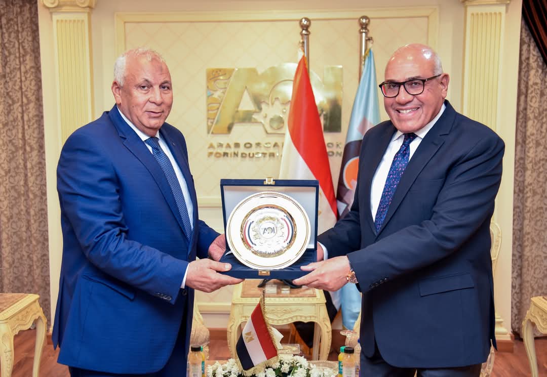 محافظ الوادي الجديد يكرم رئيس الهيئة العربية للتصنيع محافظ الوادي الجديد يكرم رئيس الهيئة العربية للتصنيع