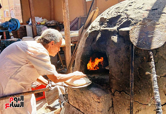 سيدة-أمام-الفرن-