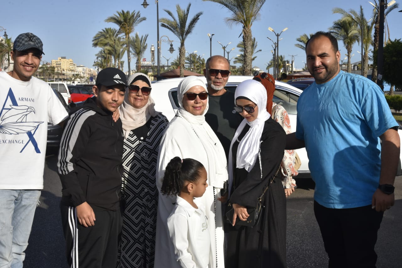 إحدى الأسر