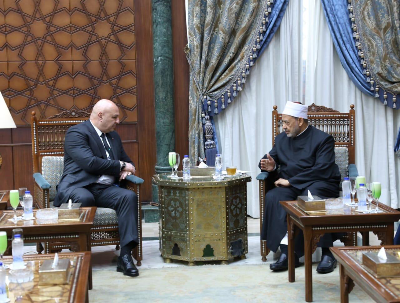 جانب من الاستقبال جانب من الاستقبال