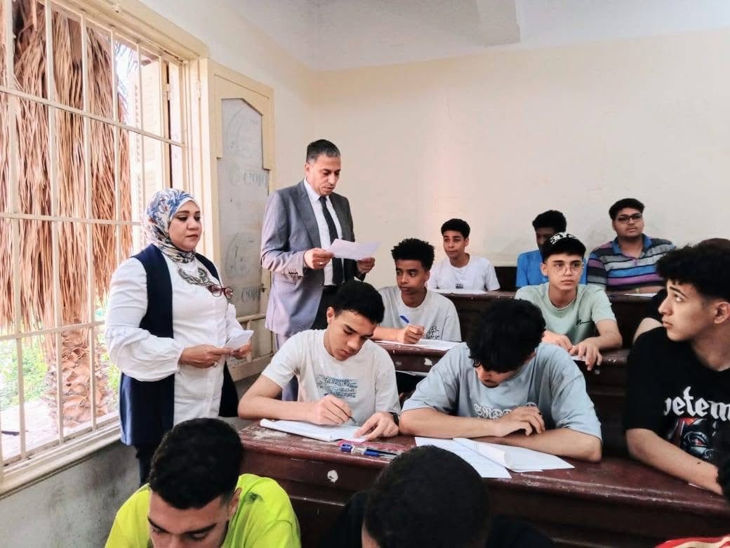 وكيل وزارة التعليم بالجيزة خلال جولته وكيل وزارة التعليم بالجيزة خلال جولته