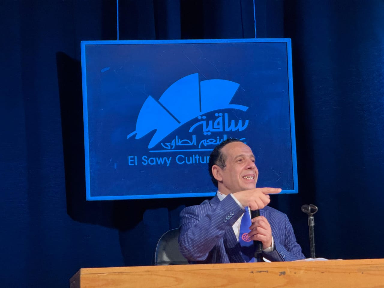 محمد ثروت يتحدث عن فلسفة الإعلام والذكاء الاصطناعى بساقية الصاوى.. صور (4)