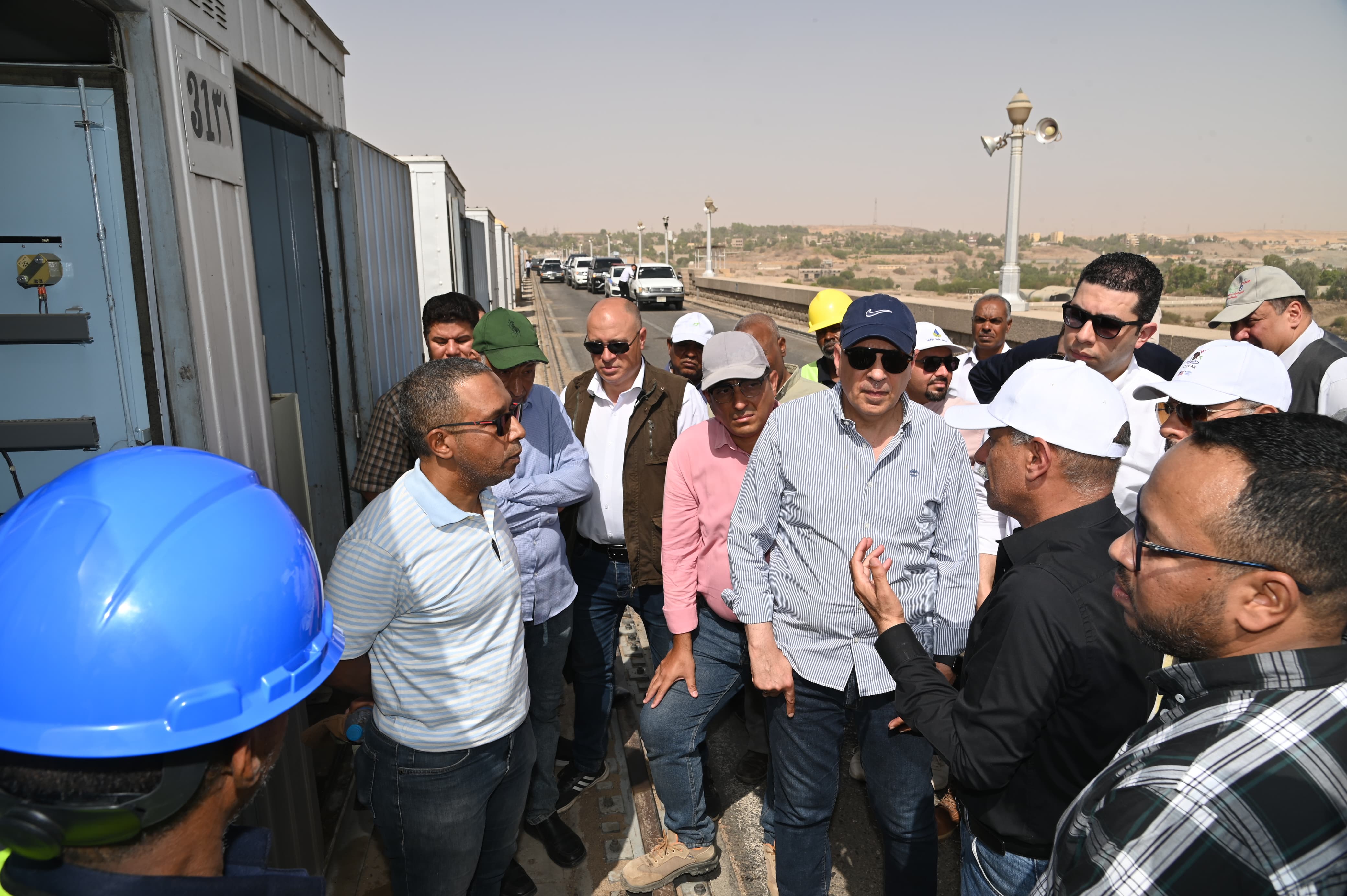 جولة وزير الرى في اسوان