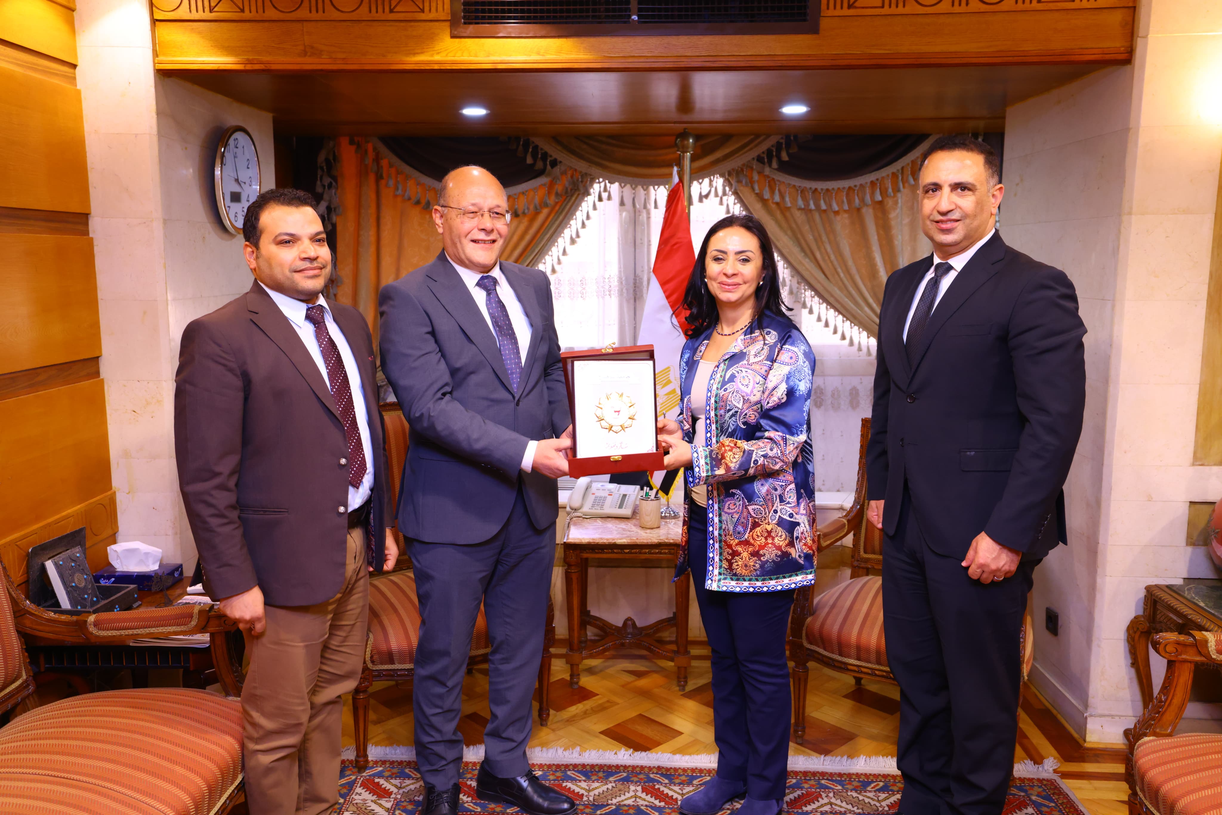 الدكتورة مايا مرسى وزيرة التضامن تلتقي رئيس جامعة سوهاج