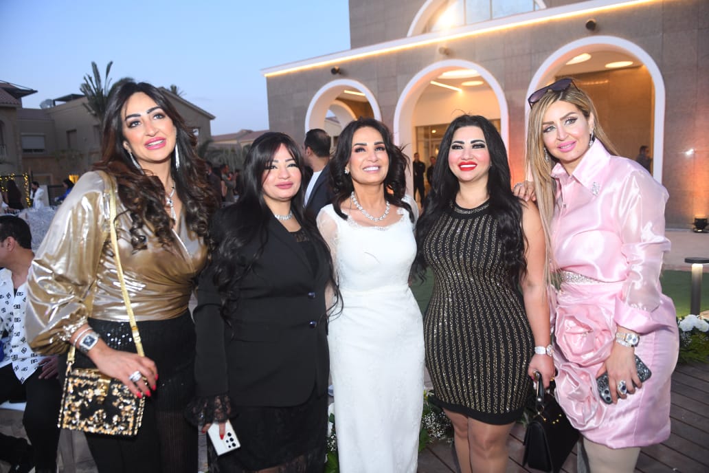 صديقان امل رزق